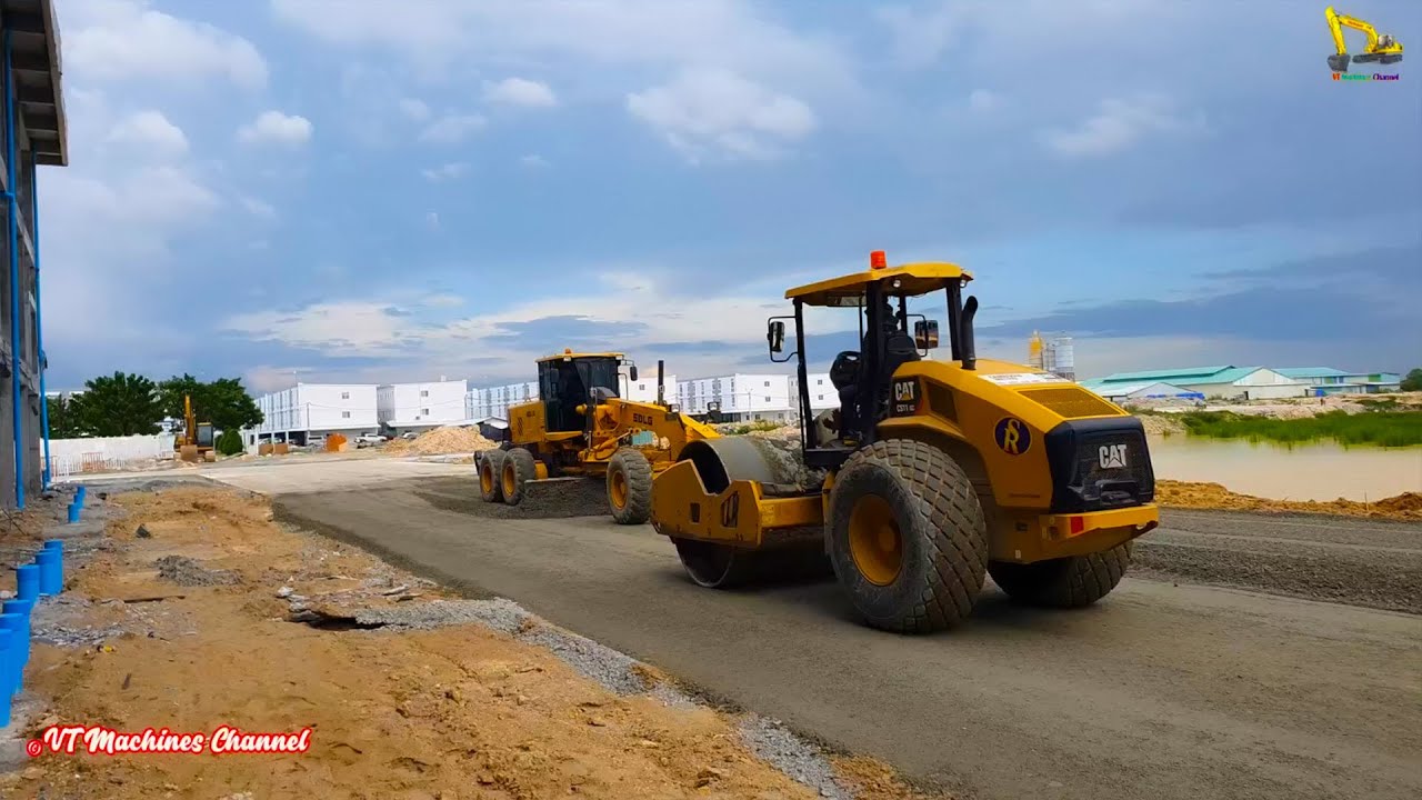 Machinery Road construction Motor Grader and CAT cs11gc Compact the land and Pushing Mixed stones