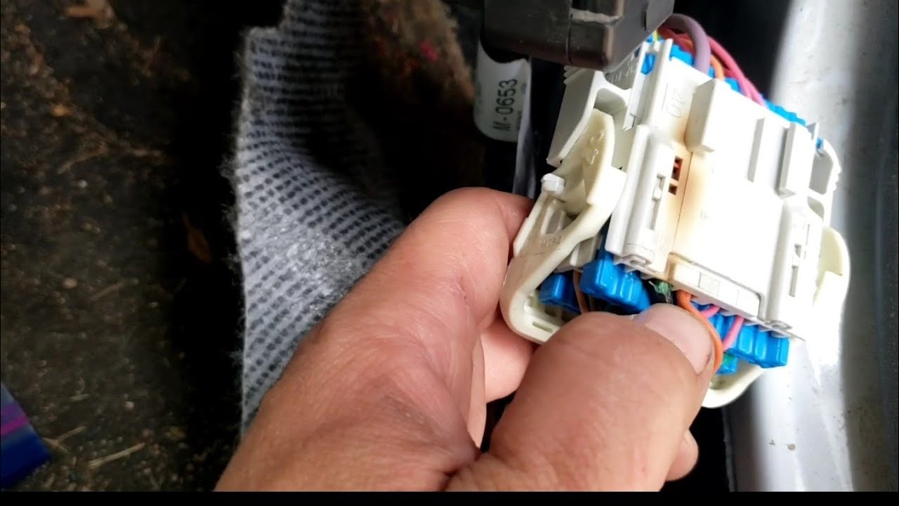 Rear Defrost not working on 2006-2011 Chevy Impala. 10 minute Cheap Fix.