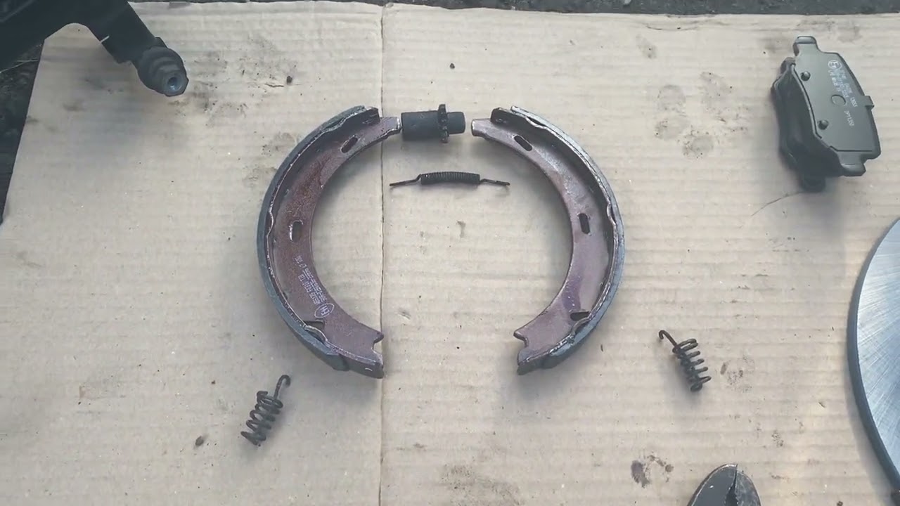 Mercedes W169 rear brake discs and brake shoes replacement.