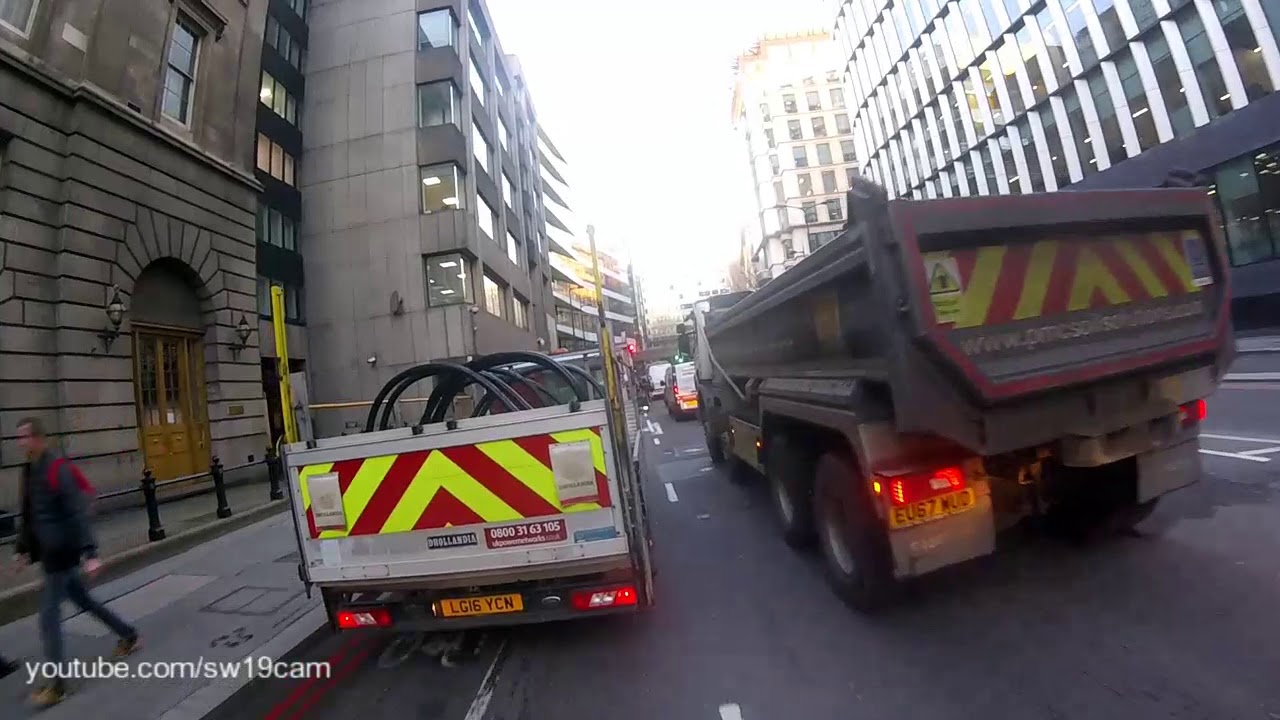 Cycle superhighway 'Diversion' - cyclists dismount or use the road