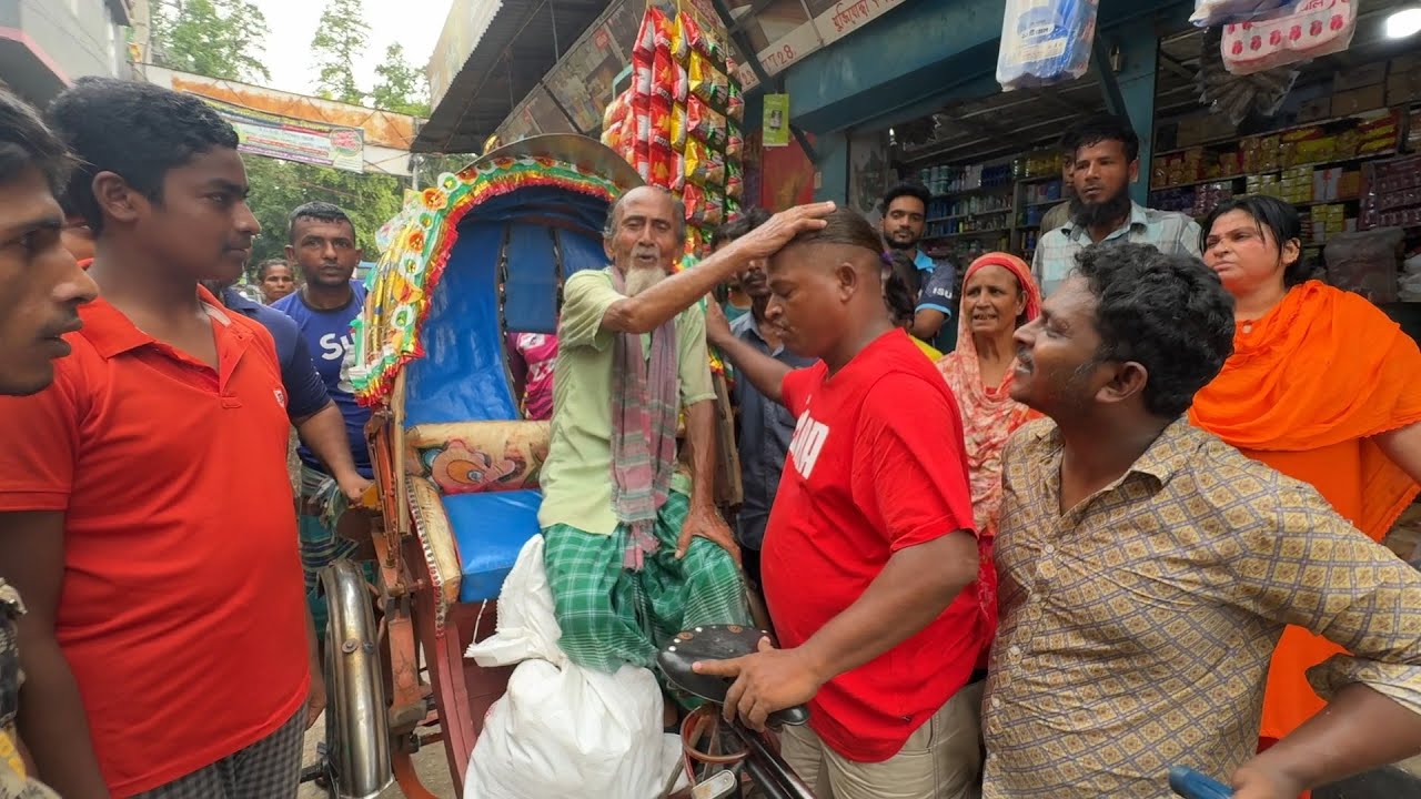 নিজে না খেয়ে অসহায় রিকশাচালককে এক বস্তা বাজার কিনে দিয়ে ইতিহাস গড়লেন জহির খাদক