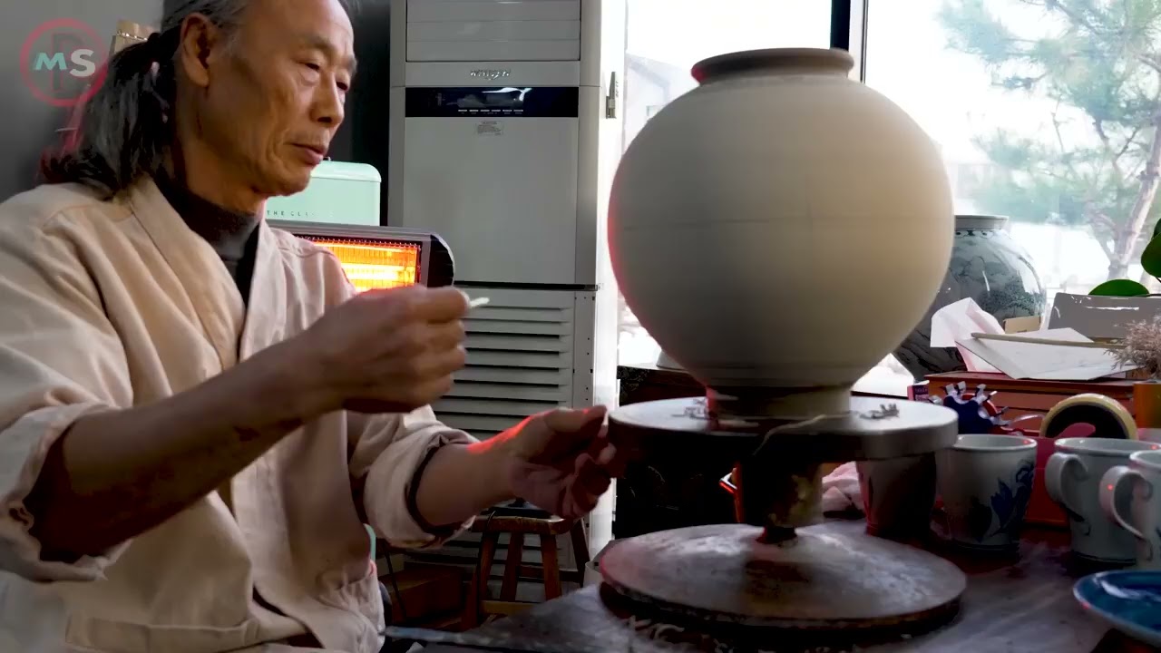 Lee Hyang-koo process of making korean traditional pottery master of korean