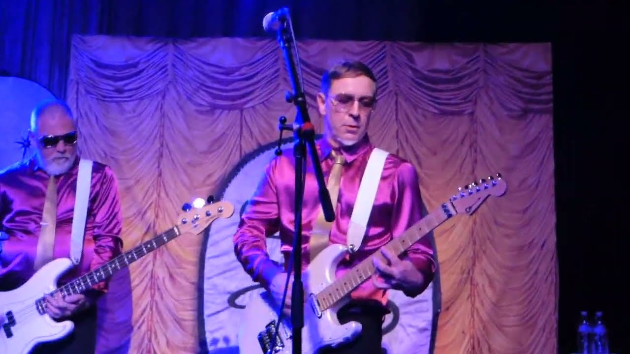 Me First and the Gimme Gimmes - Me and Julio Down By The Schoolyard (Live 9/23/2022)