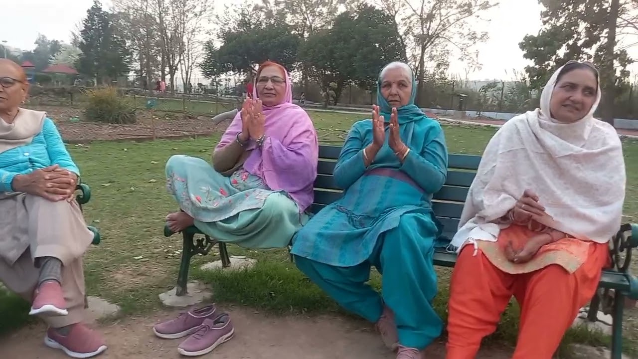 चलता फिरता आया मोडिया अलक जगाई मेरे बाहरणय।।सुंदर भजन।।@ParkBhajan_Mandali #haryanvibajan#viralvideo