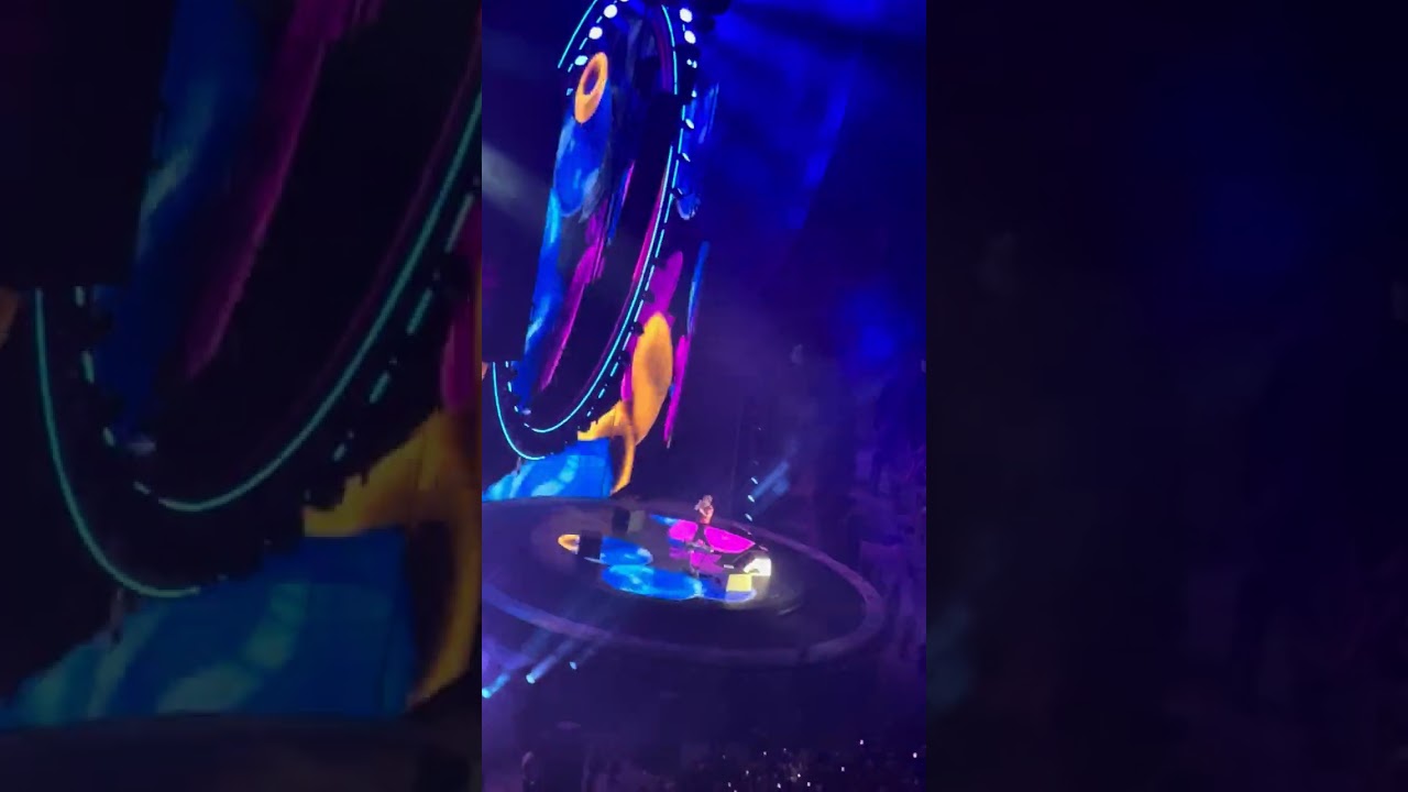 Ed Sheeran’s loop tour concert Sydney- Shape of You