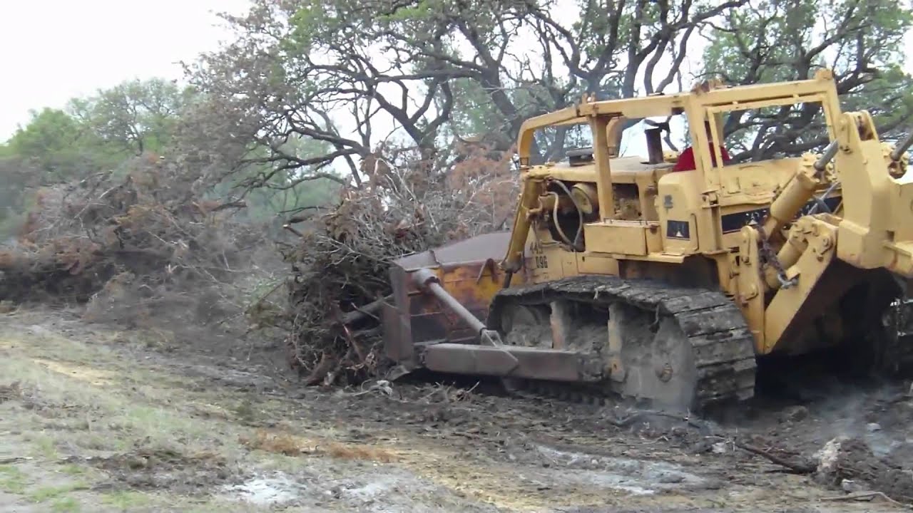 BIG D9G Bulldozer Working