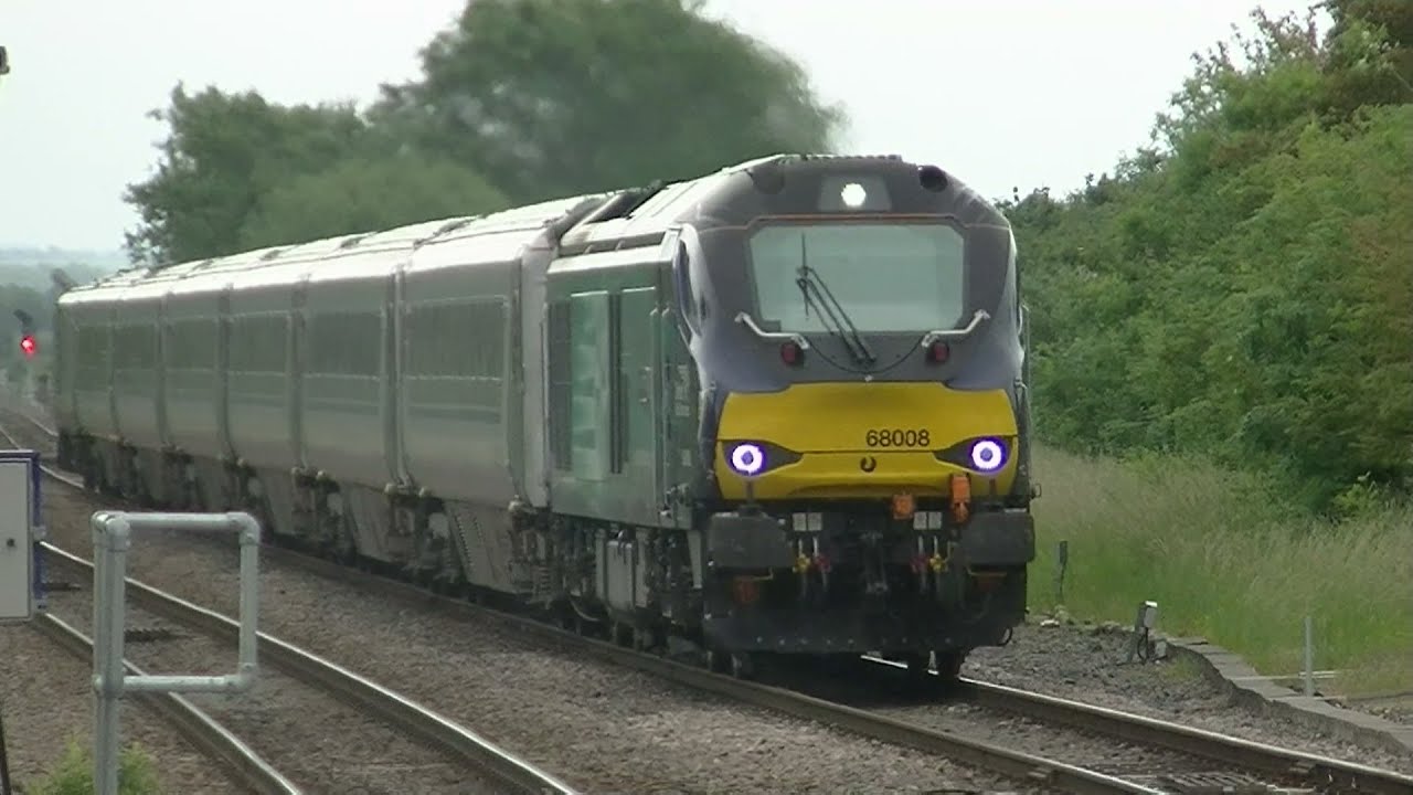 Trains at Bicester North 11/06/16