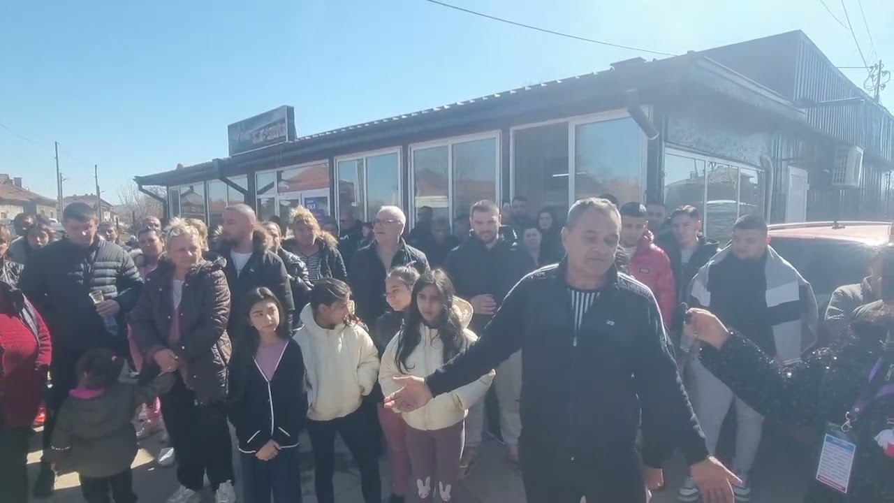 Днес жителите на Лесново, община Елин Пелин, от ромската махала, иязоха на протест.