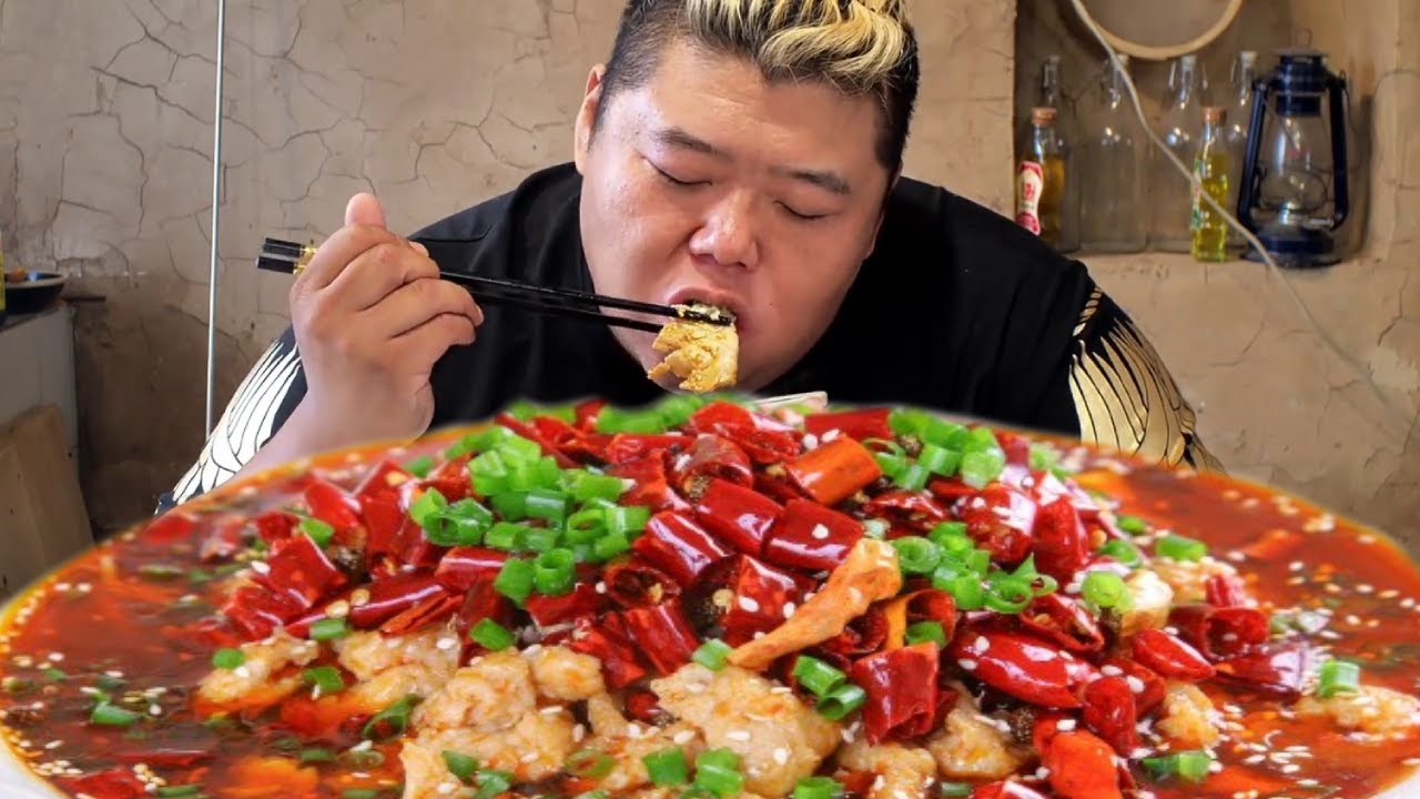 猴哥解锁独家水煮肉片！麻味钻鼻辣味上头，大口炫到一身汗，香到停不下来！【胖猴仔】