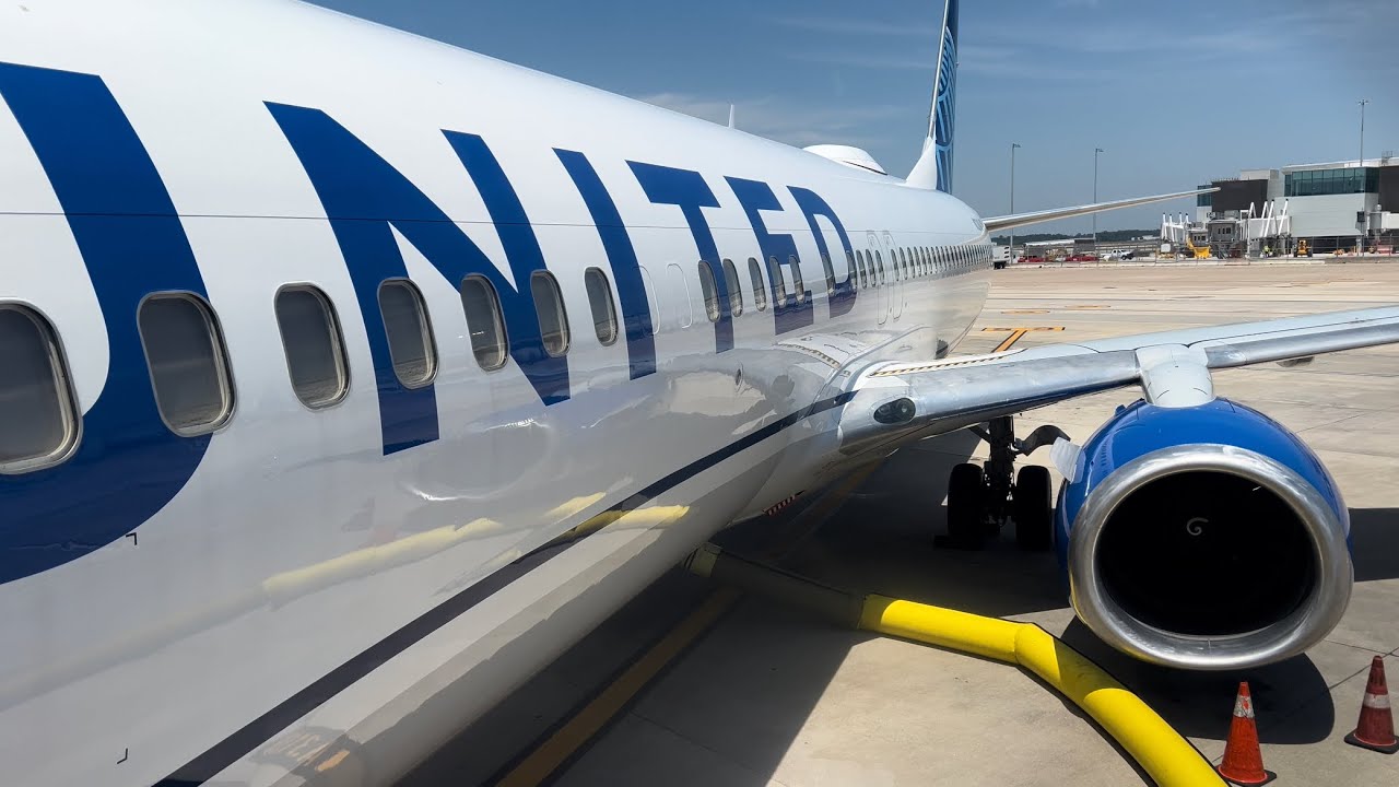 4K | Full Flight (IAH-MSY) | United Airlines Boeing 737-900 (N32404)