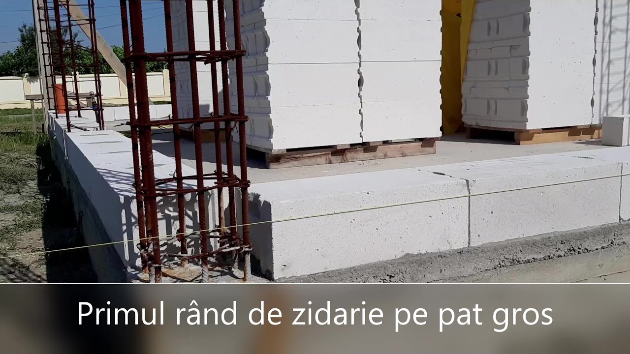 Primul rand de zidarie pe pat gros