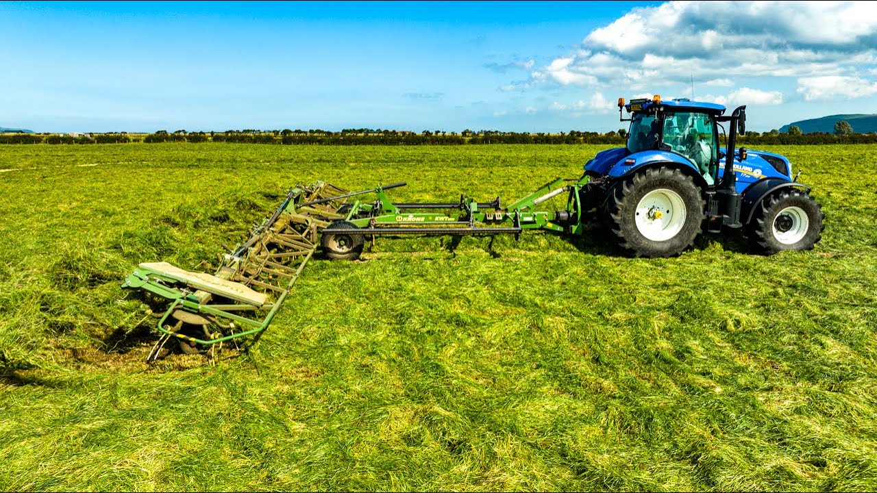 Tedding Grass | New Holland T7.210 & Krone KWT 1300 | McConaghy Contracts