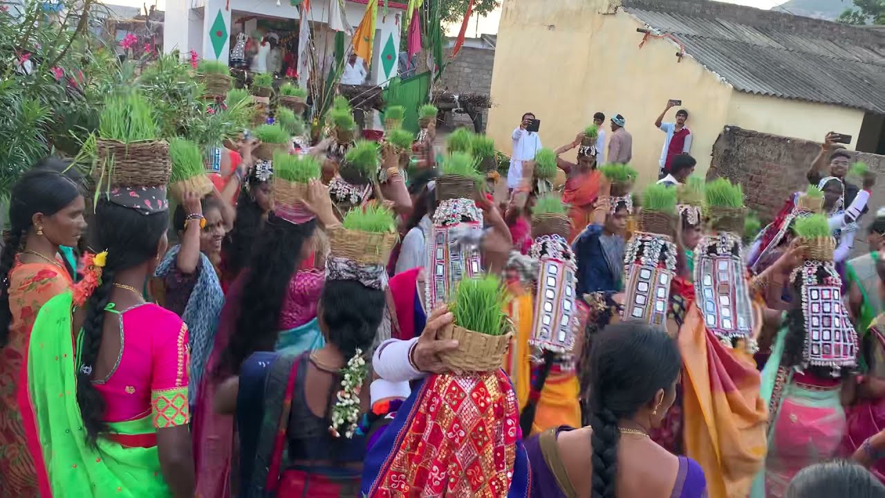 Banjara teej Festival lo banjara girls dance Video // Banjara videos // mangli teej song
