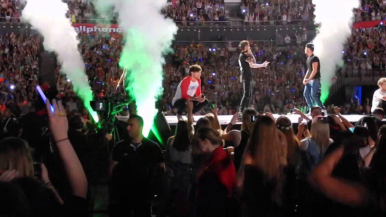One Direction - One Way Or Another HD - 25/10/13