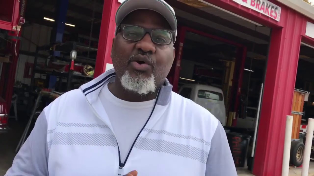 What goes on at City Classic Cars?