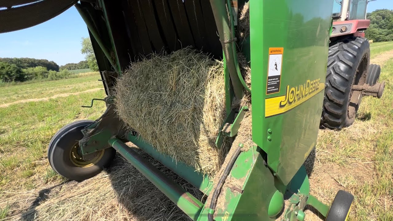 Bad Bearings and clogged balers rolling rounds with the JD 567 and IH 1086