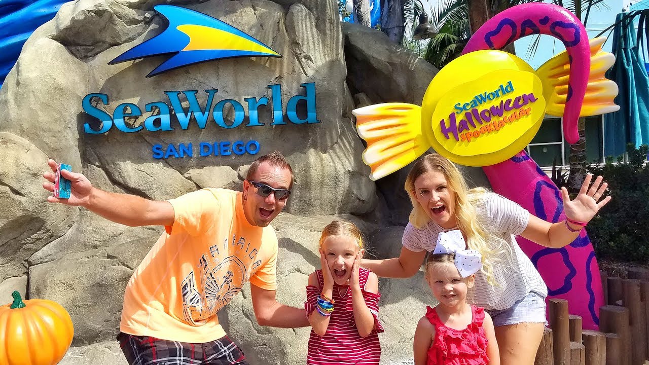 SeaWorld Halloween Spooktacular! Meeting a Real Life Mermaid!!