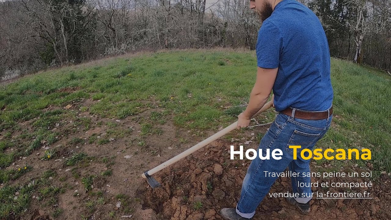 Tuto : Utiliser une Houe sur sol lourd et compact / cultiver la terre sans intrants et sans pétrole
