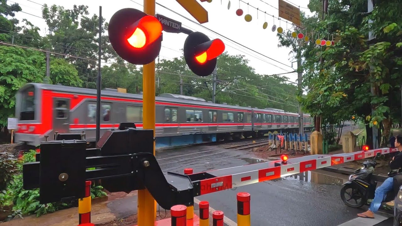 Railway Crossing | Kompilasi 7 Jenis Palang Perlintasan Kereta Api di Indonesia