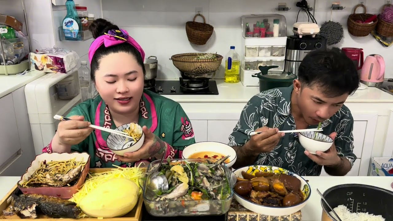 BỮA CƠM CỦA EM KHÔNG VUI