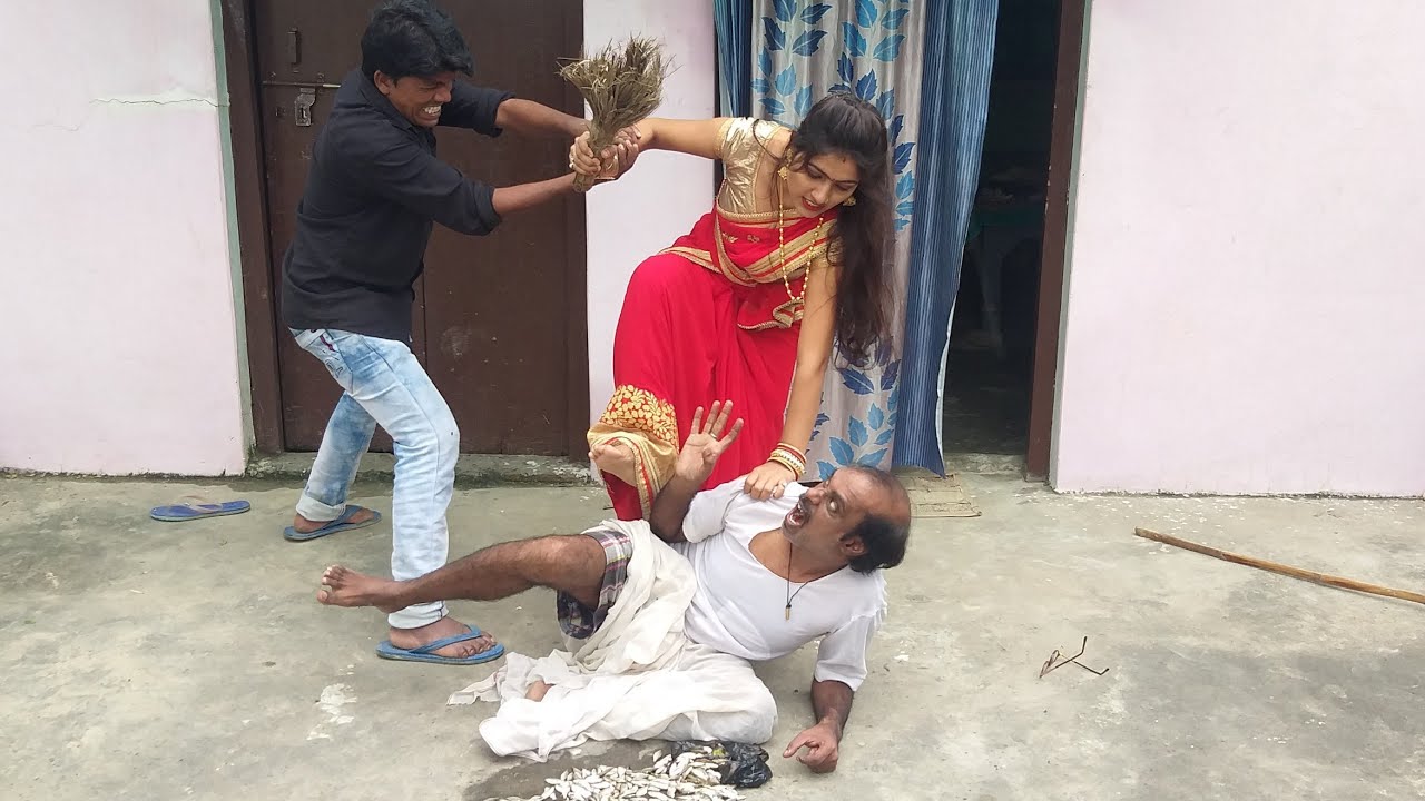 #BHOJPURI Comedy Video.जब नयी-नवेली पतोह ने ससुर को छत पर घिसरा-घिसरा के पीटा।