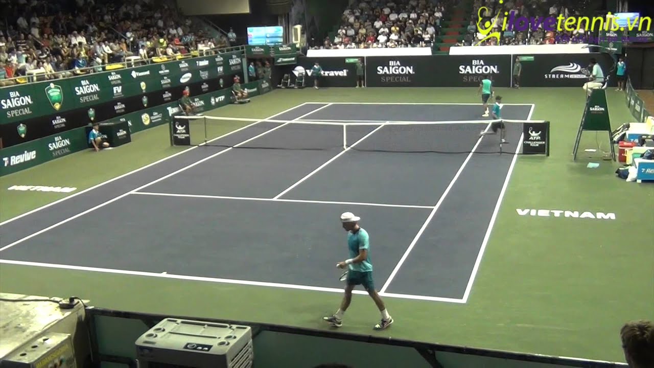L&yacute; Ho&agrave;ng Nam vs James Duckworth 01   Vietnam Open Challenger 2015   tennis