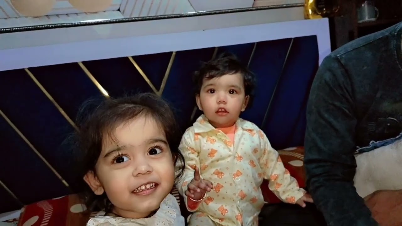 Ghar par padhwayi yaseen,Pizza party 🥳 zubi Zara ko hua sath me cold,raat me khya pasta 🍝😋