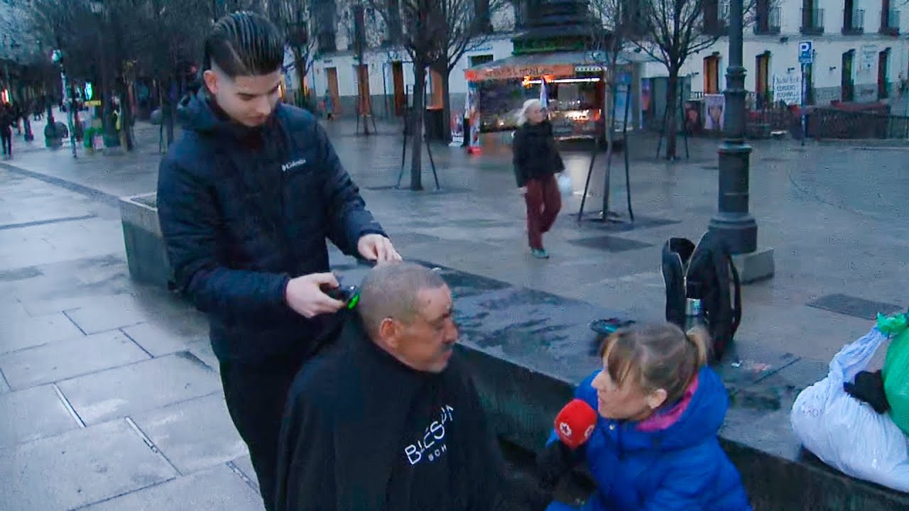 Samuel, el peluquero de las personas sin hogar