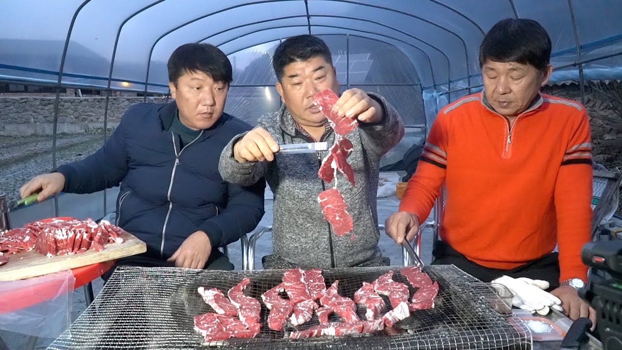 직접 손질 한 한우치마살 숯불구이 [Grilled Korean beef skirt meat]