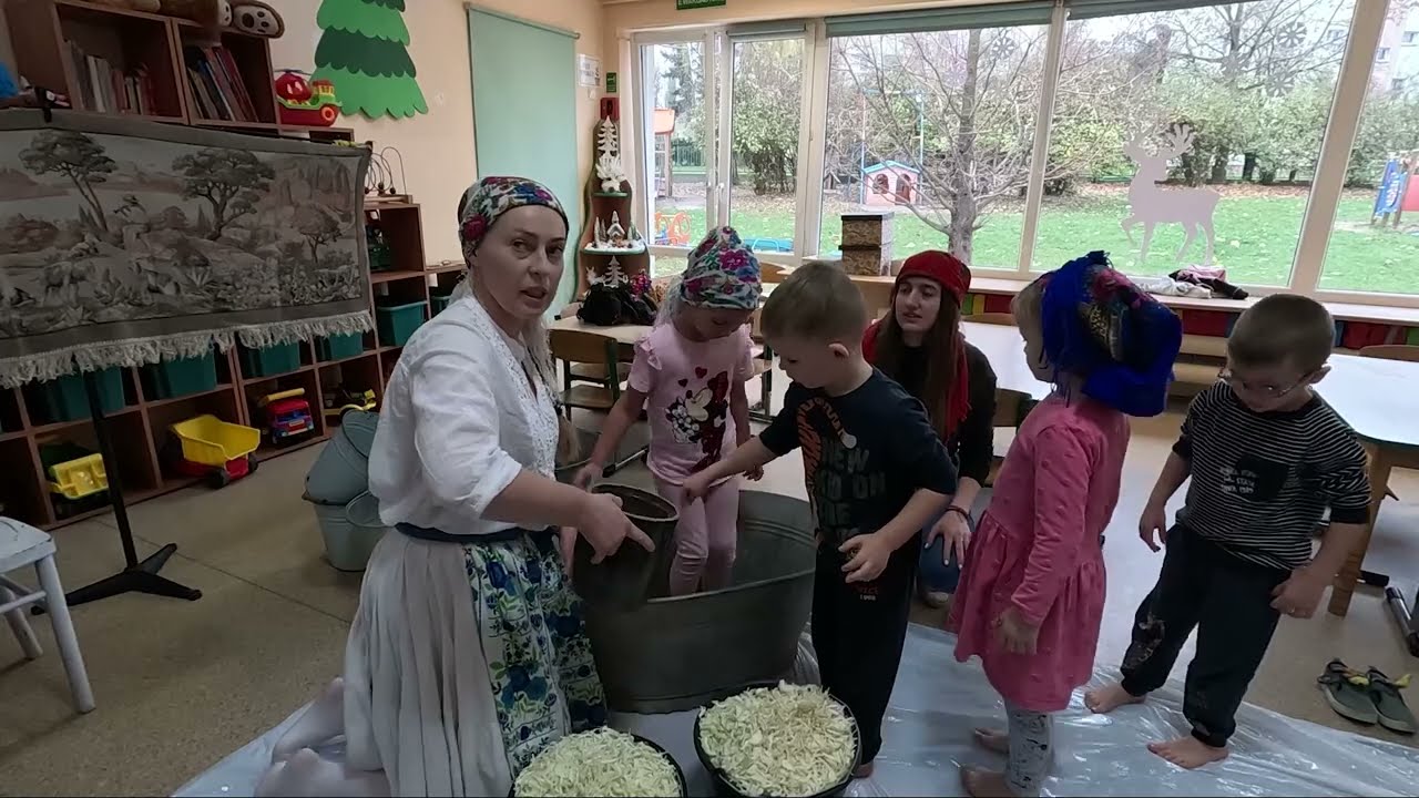 Kiszenie kapusty Niepubliczne Przedszkole Misia Uszatka w Kaliszu