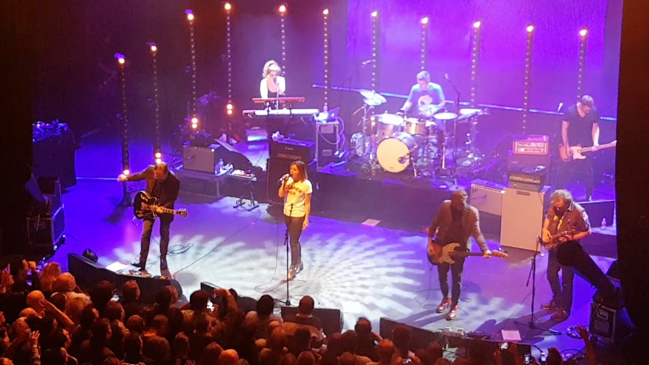 Sleeper - She's a Good Girl (O2 Empire, Shepherd's Bush, 2/12/2017)