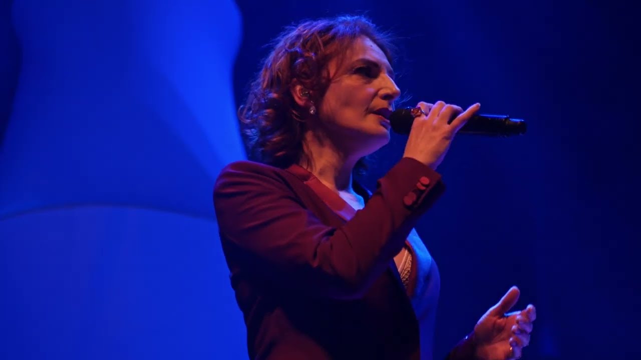 Willemijn Verkaik, Gaia Aikman, Renée van Wegberg - All By Myself/Never Enough (multi-angle)