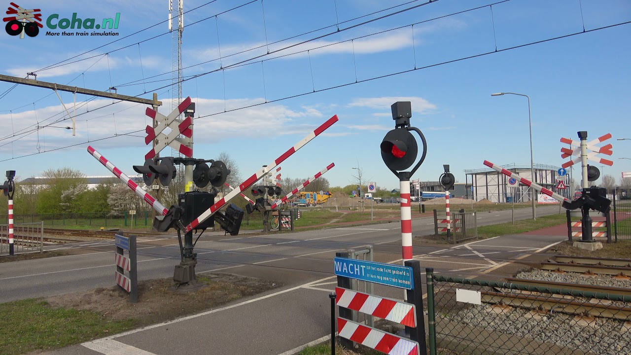 Spoorwegovergang Wijchen 😍4K😍 // Dutch railroad crossing
