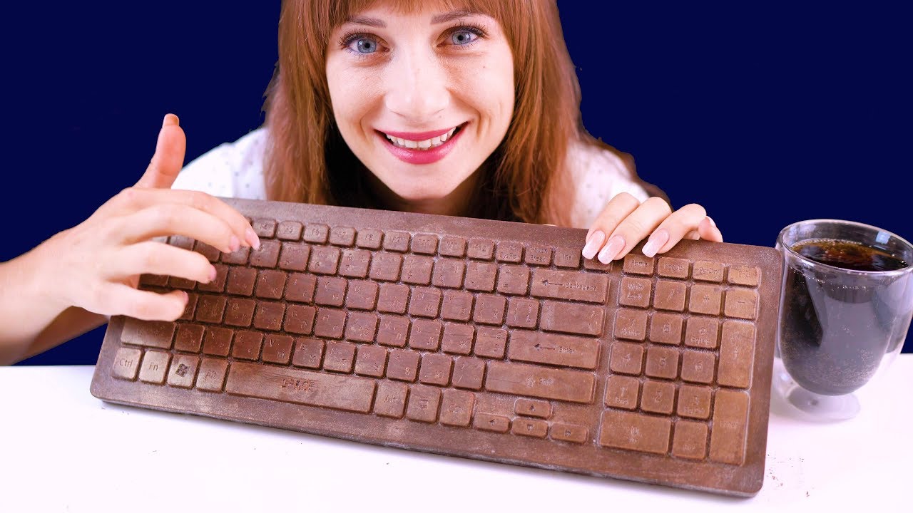 ASMR EATING EDIBLE CHOCOLATE KEYBOARD EXTREME CRUNCHY EATING SOUNDS/MUKBANG