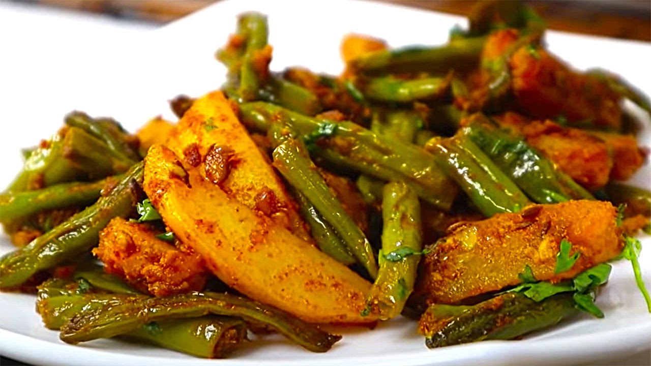 French Beans Aloo sabzi recipe | Cooking with Benazir
