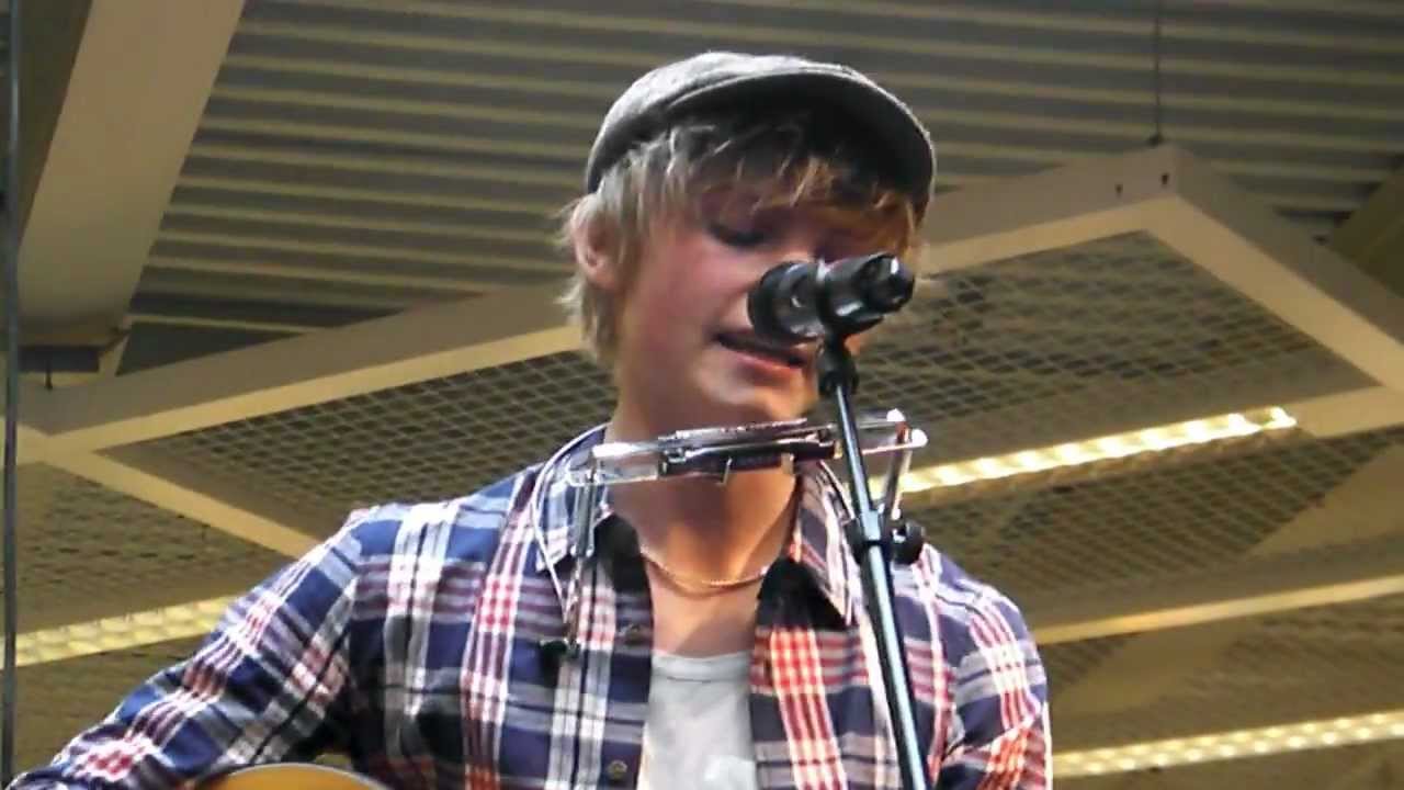 Ulrik Munther - Soldiers
