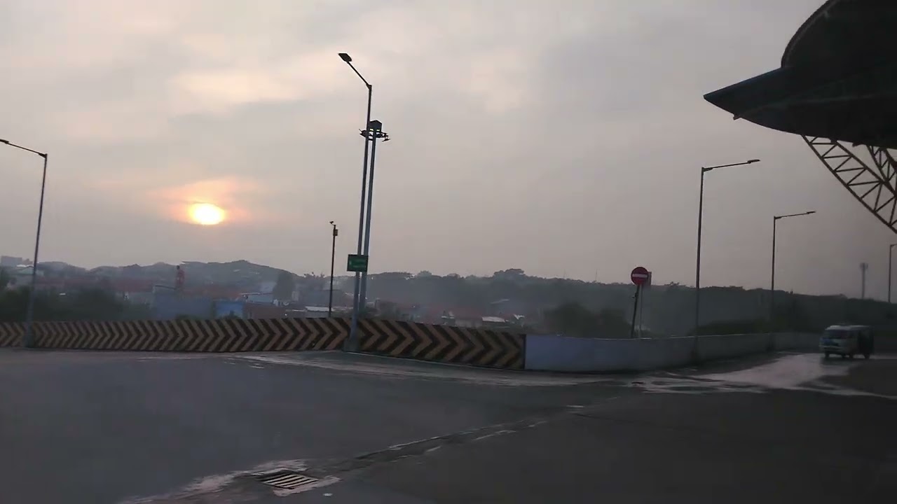 Masuk ke terminal pulogebang 