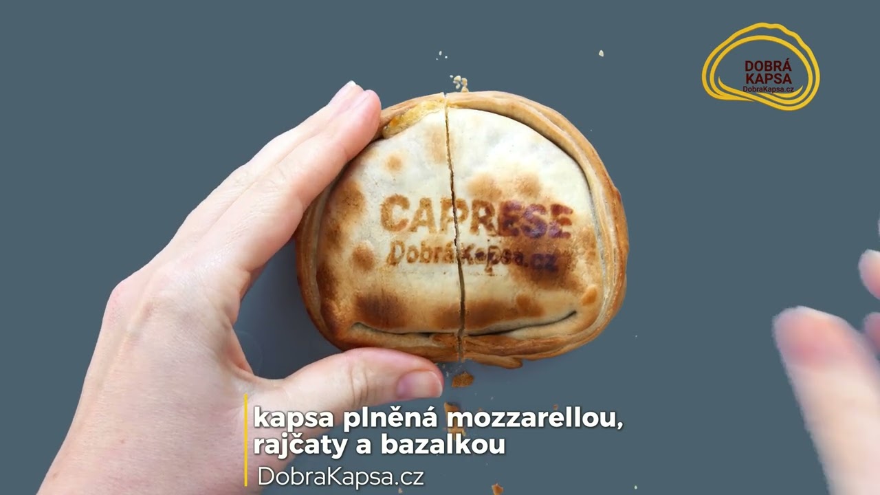 kapsa plněná mozzarellou, rajčaty a bazalkou