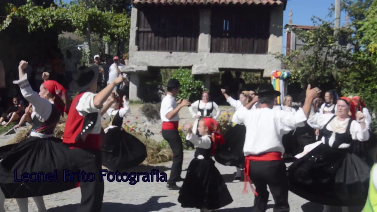 Rancho Minhoto Dan&ccedil;a na Eira como &agrave; Moda Antiga