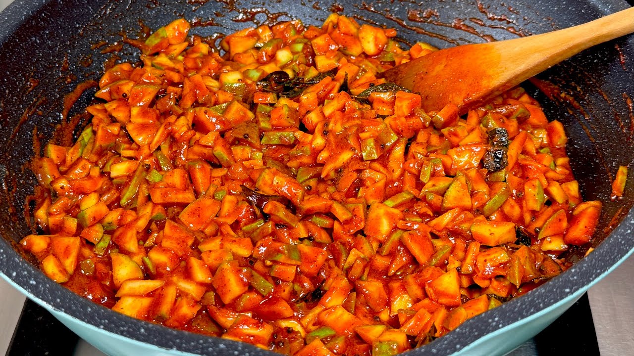 How easy is it to make a mango pickle!😋 | Kerala Style Mango Pickle Recipe