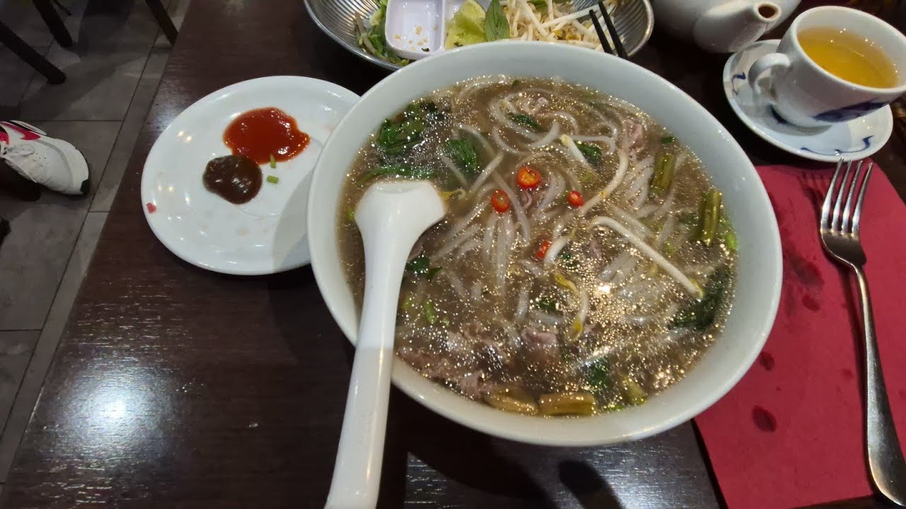 Cuộc sống Pháp/đi thưởng thức món phở ở nhà hàng Việt tại Pháp ♥️😃