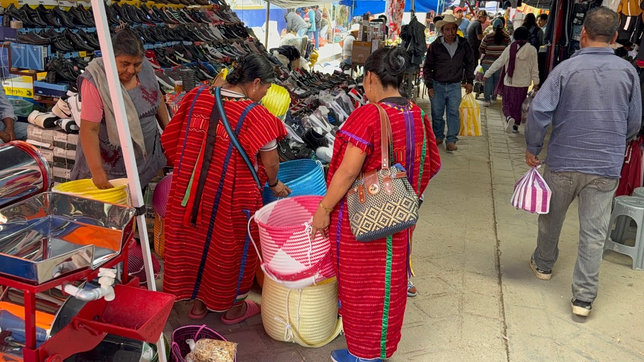 Día de plaza en Juxtlahuaca región de la mixteca oaxaqueña 