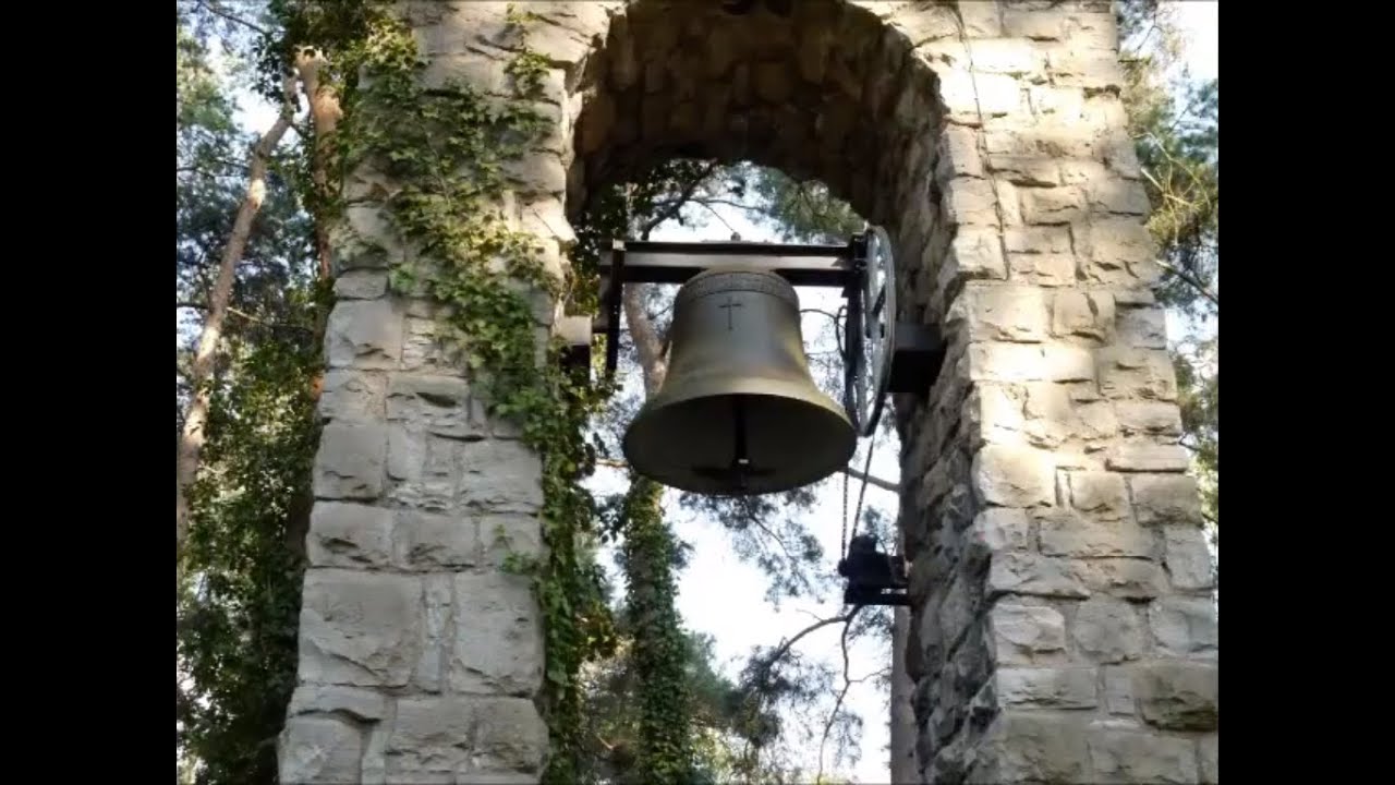 Berlin-Mahlsdorf (B) Glocke des Waldkirchhofes