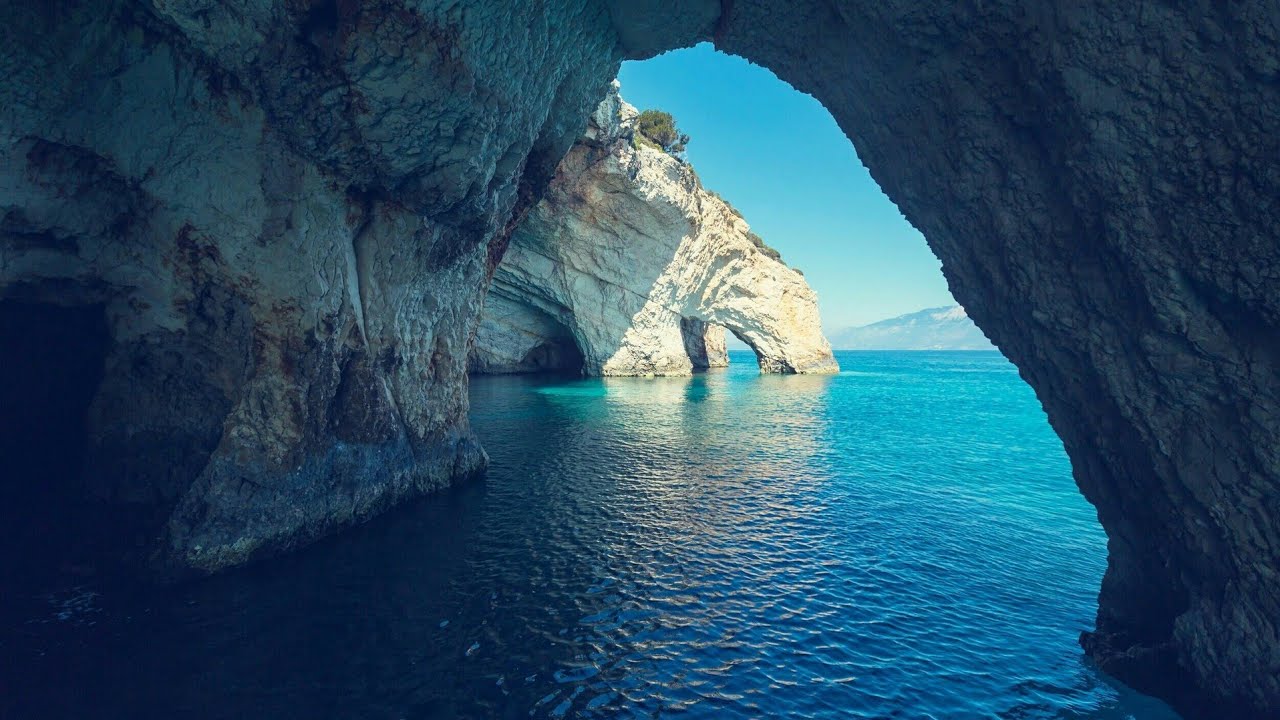Tiësto feat. Brieanna Grace - Beautiful Places