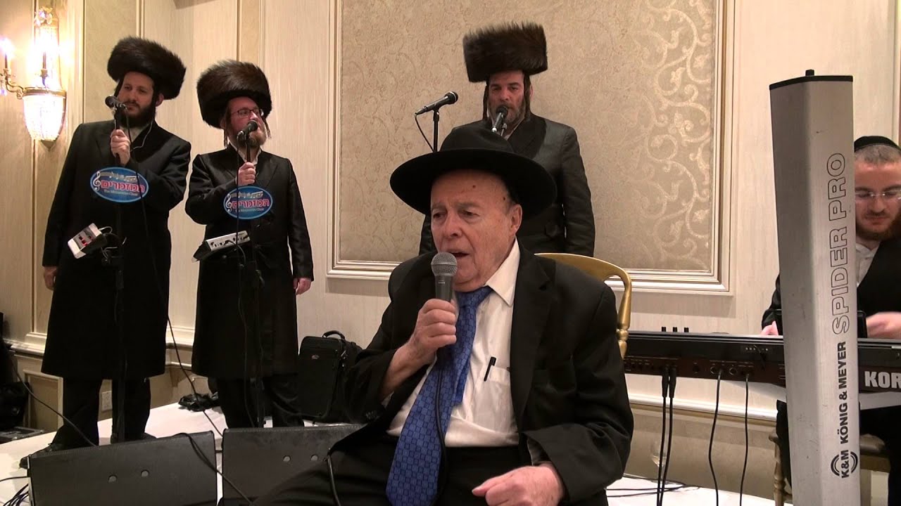 Rabbi Yungreiz singing famous Hungarian Sol A Kokosh song