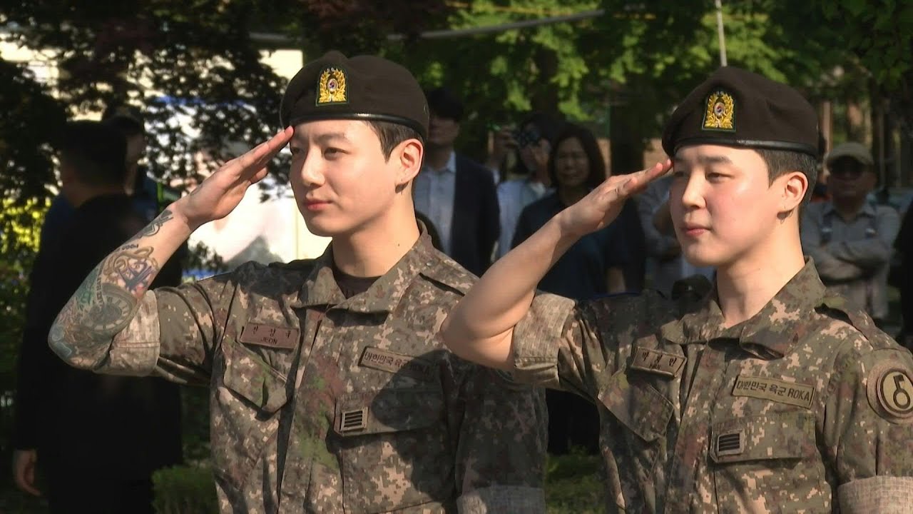 Otras dos estrellas de BTS concluyen el servicio militar surcoreano | AFP