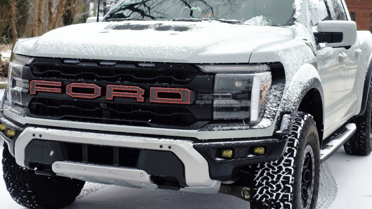 ខ្ញុំបាទអ្នកនៅខាងរដ្ធ North Carolina...បេីកឡានដេីរលេងតាមភូមិពេលធ្លាក់ព្រិល 