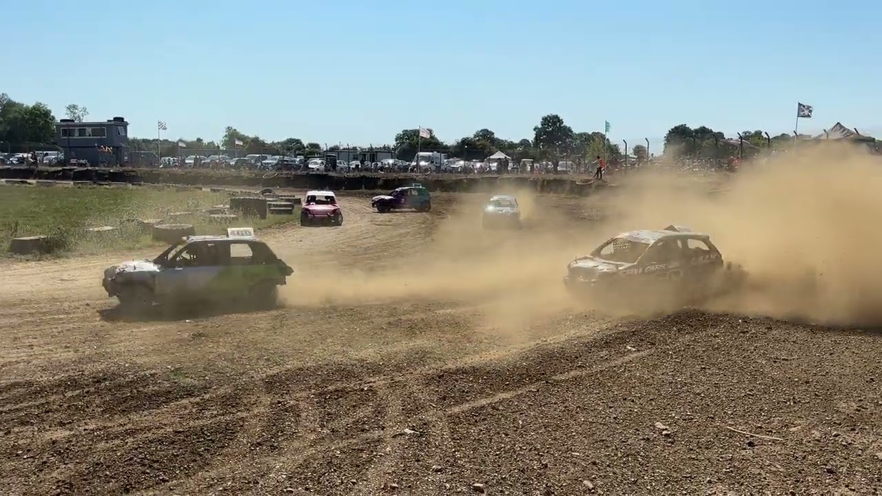 Stansted Raceway - 17.08.25 - Junior bangers - Heat 2