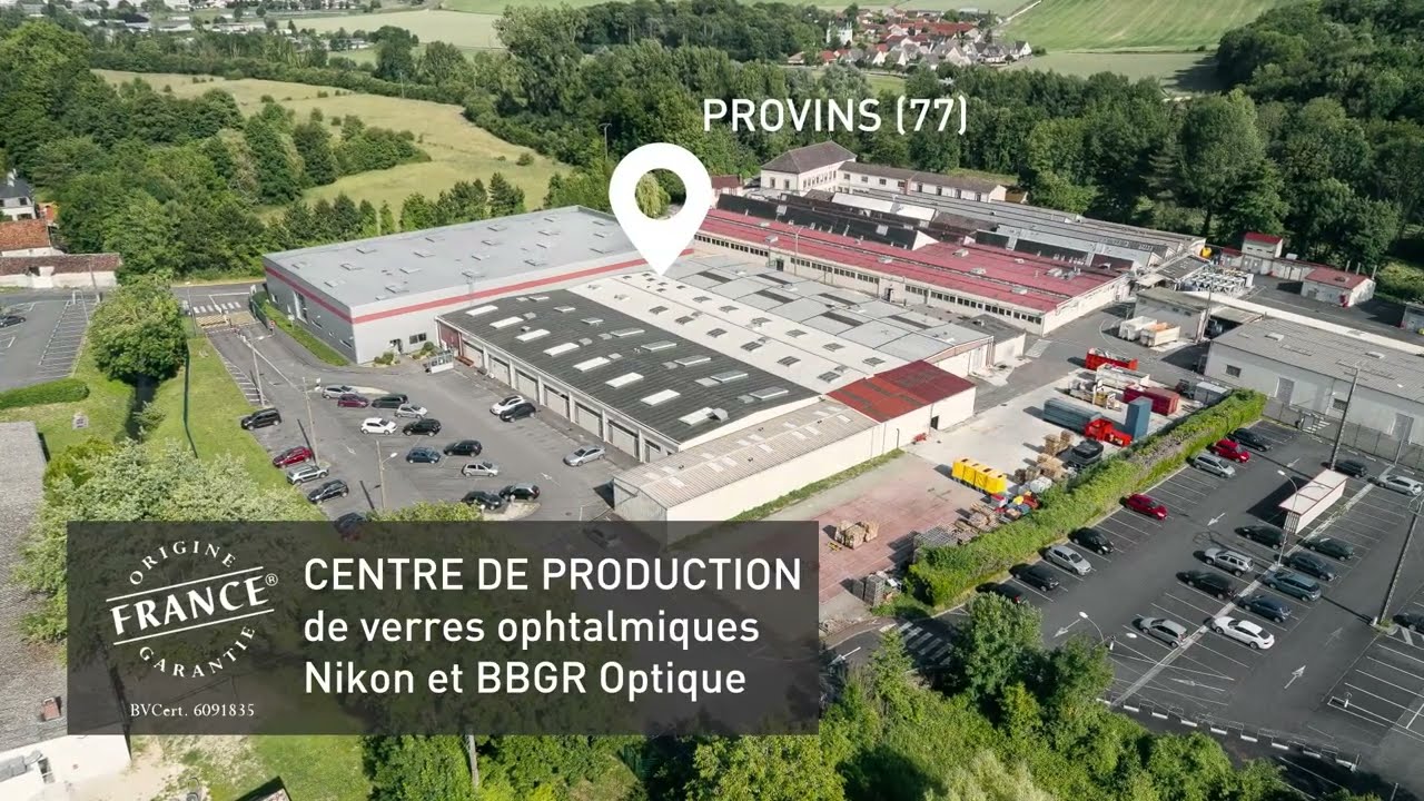 Fabrication des verres optiques Nikon dans l'usine de Provins
