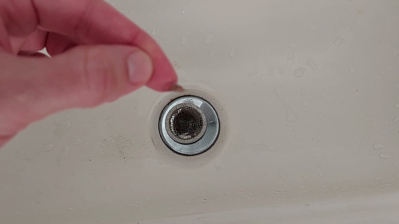 Lavando tapetes na Electrolux LFE11 - Filtro de fiapos